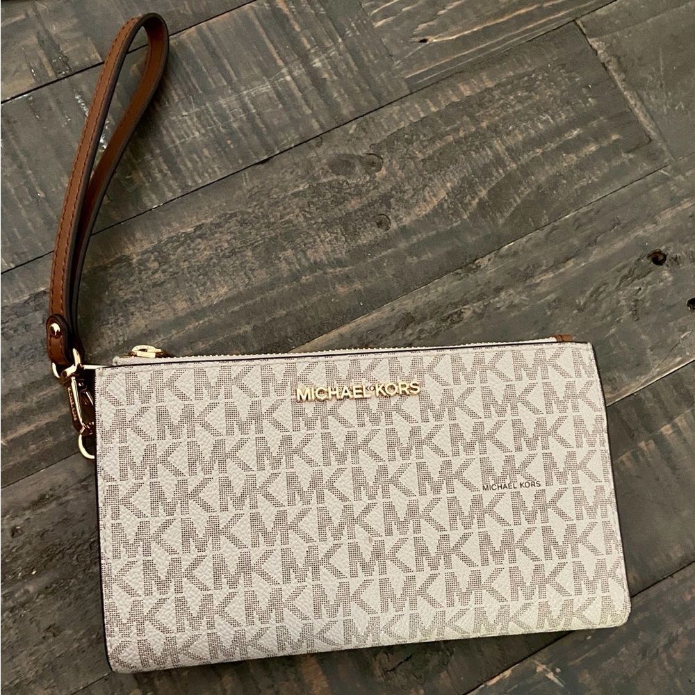 Michael Kors Double sided Jet Set monogram wallet. Excellent condition